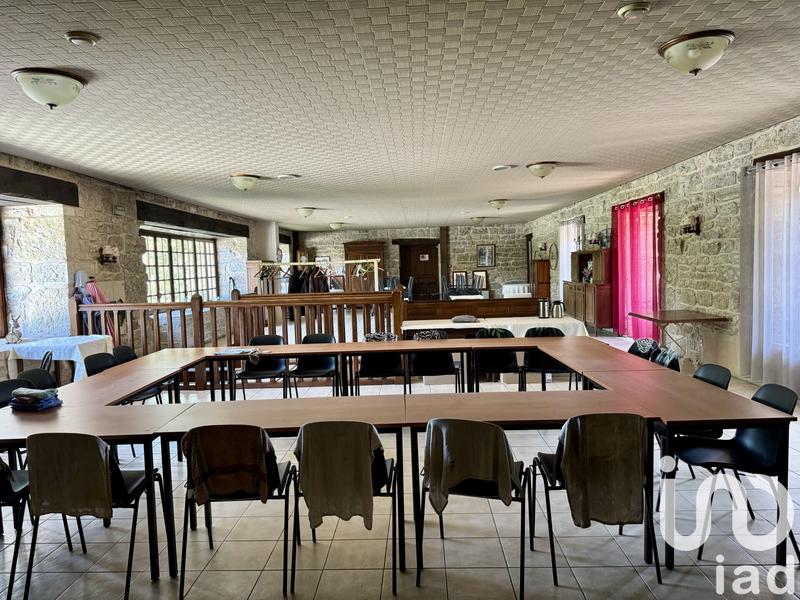 Maison - 1 600 m² - 15 pièces