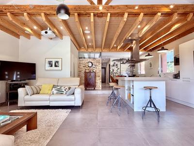 Maison - 218 m² - 6 pièces