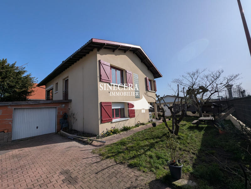 Maison traditionnelle - 177 m² - 8 pièces