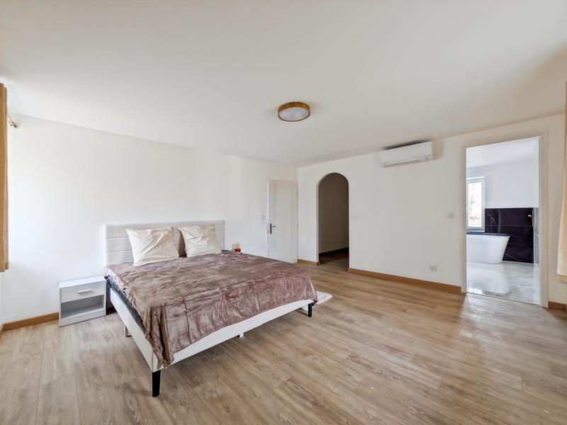 Maison - 208 m² - 8 pièces