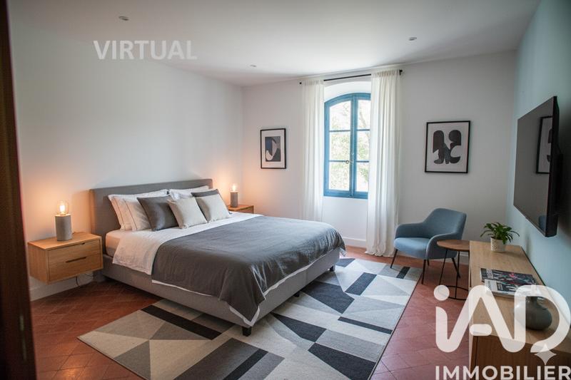 Maison - 693 m² - 10 pièces