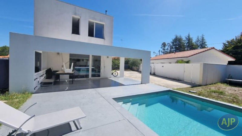 Maison - 140 m² - 5 pièces