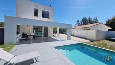 Maison - 140 m² - 5 pièces