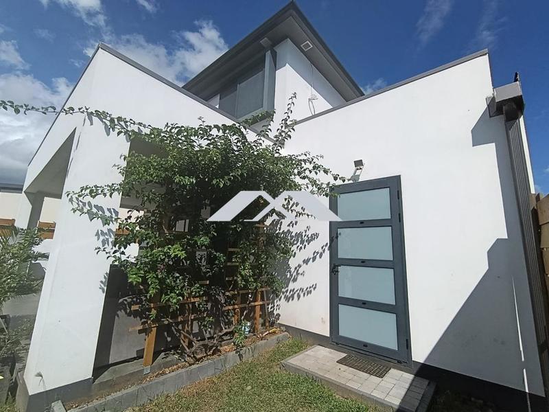 Maison - 99 m² - 4 pièces