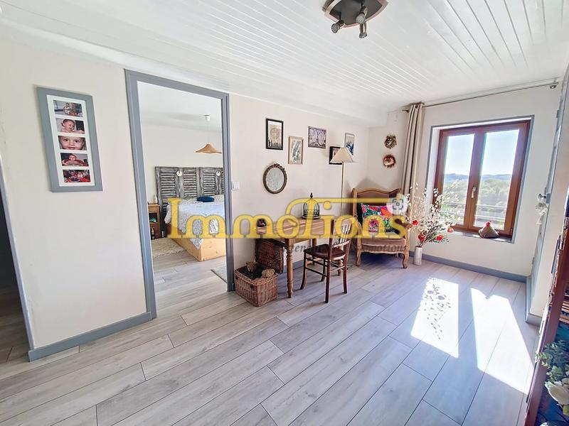 Maison - 210 m² - 7 pièces