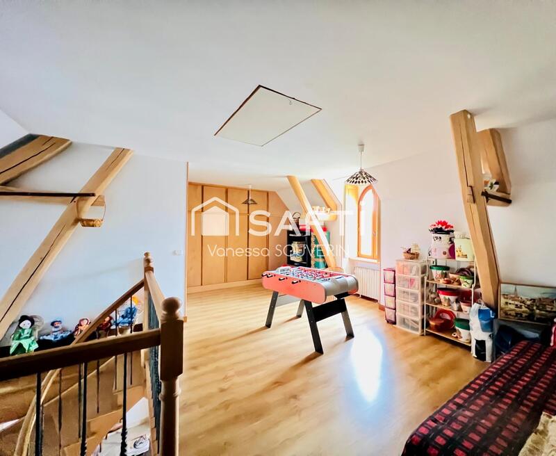 Maison - 202 m² - 7 pièces