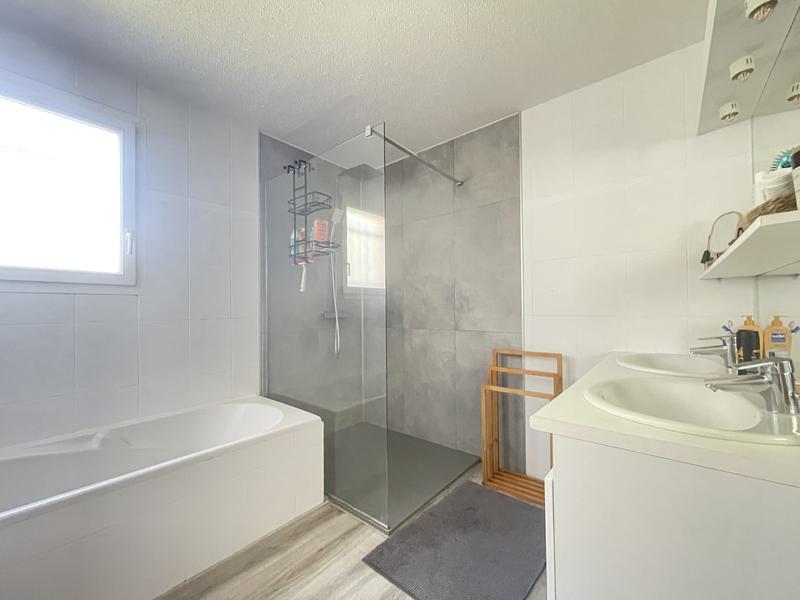 Maison contemporaine - 101 m² - 4 pièces