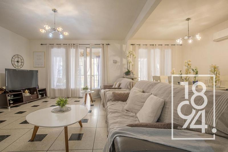 Maison - 213 m² - 8 pièces