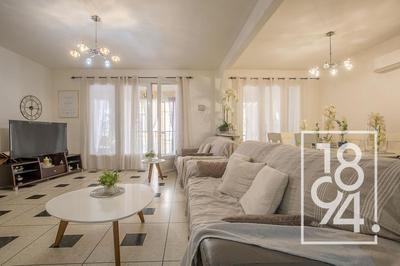 Maison - 213 m² - 8 pièces