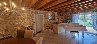 Maison - 240 m² - 7 pièces