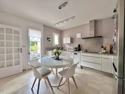 Maison - 221 m² - 7 pièces