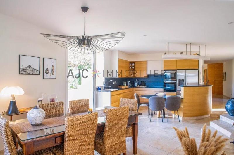 Maison - 278 m² - 6 pièces