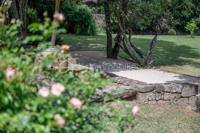 Propriété - 500 m² - 23 pièces