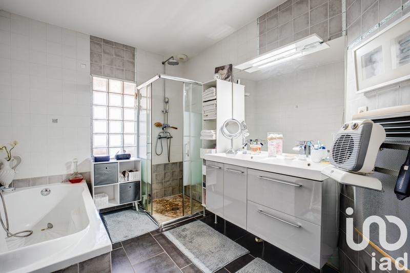 Maison - 238 m² - 7 pièces