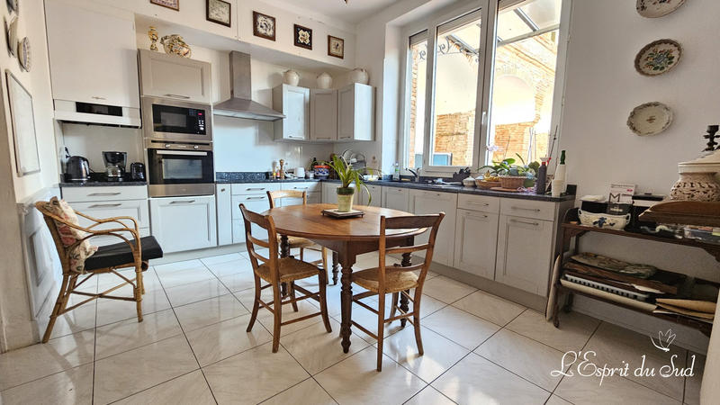 Maison ancienne - 355 m² - 8 pièces