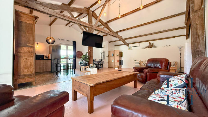 Maison - 271 m² - 9 pièces