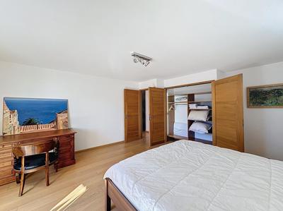 Maison - 340 m² - 8 pièces