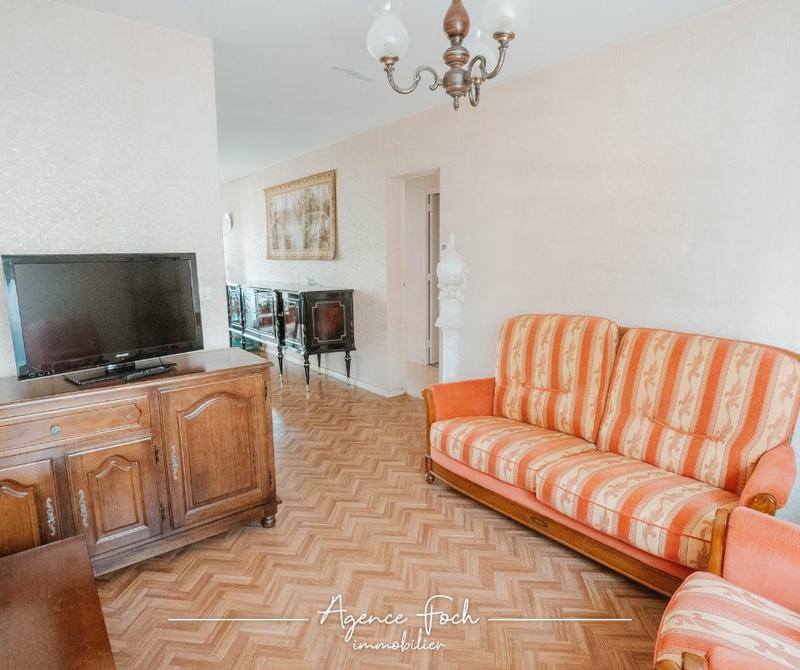 Appartement - 99 m² - 4 pièces