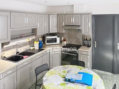 Maison - 96 m² - 5 pièces