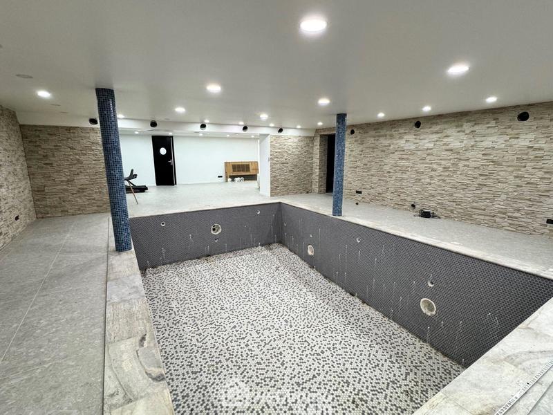 Maison - 200 m² - 7 pièces