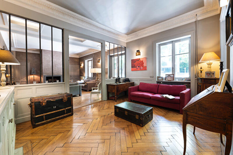 Demeure - 363 m² - 9 pièces