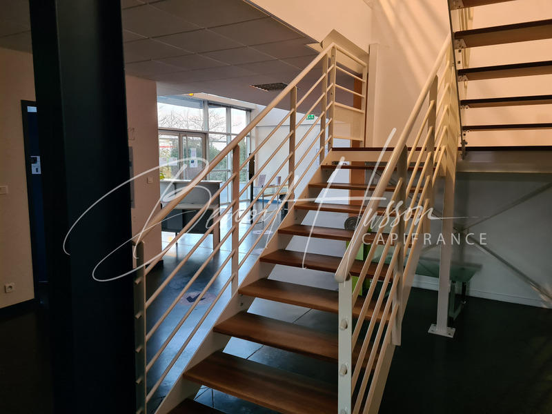 Local commercial - 1 203 m²