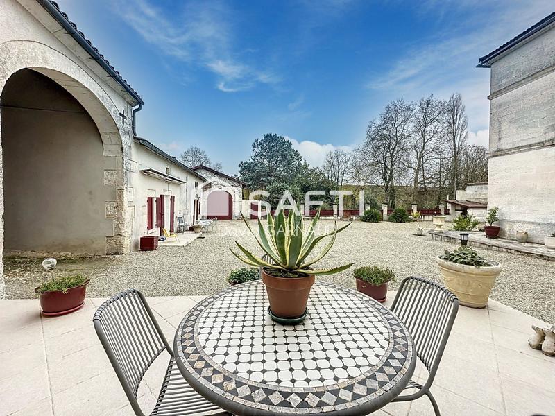 Maison de maîtres - 441 m² - 14 pièces