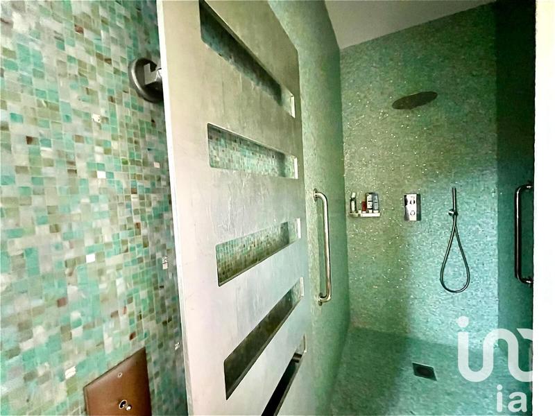 Maison - 360 m² - 13 pièces