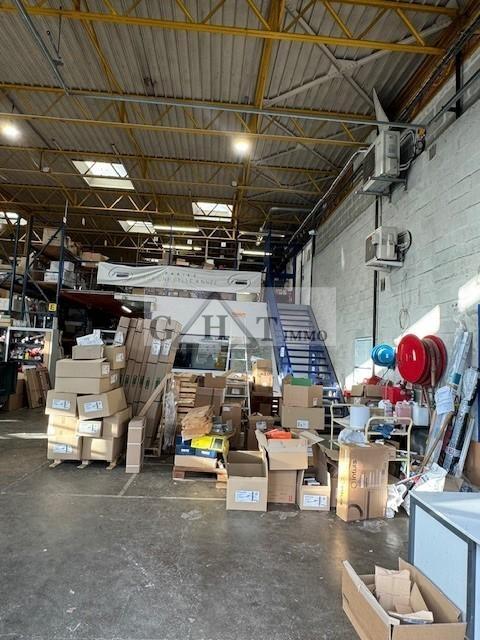 Entrepôt - 3 101 m²