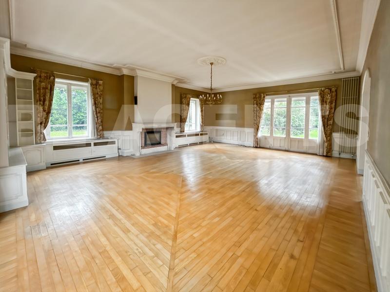 Maison - 336 m² - 10 pièces