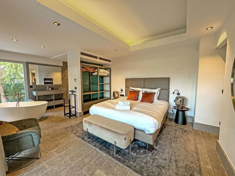 Maison - 220 m² - 6 pièces