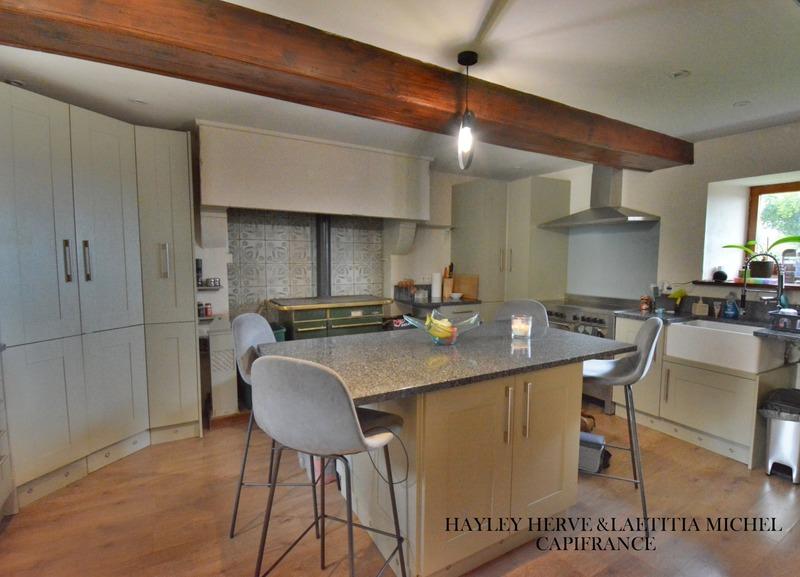 Maison - 250 m² - 9 pièces