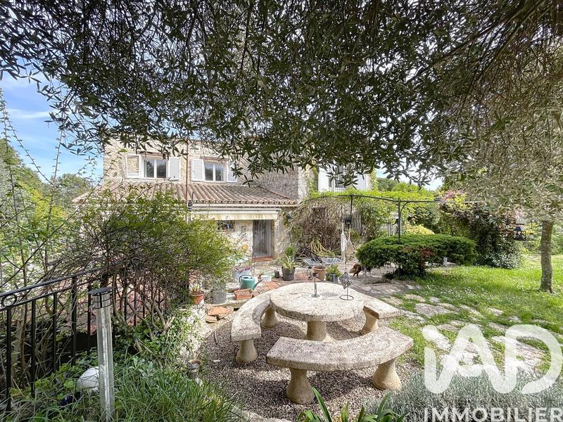 Maison - 166 m² - 6 pièces