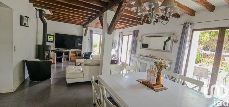 Maison - 235 m² - 8 pièces