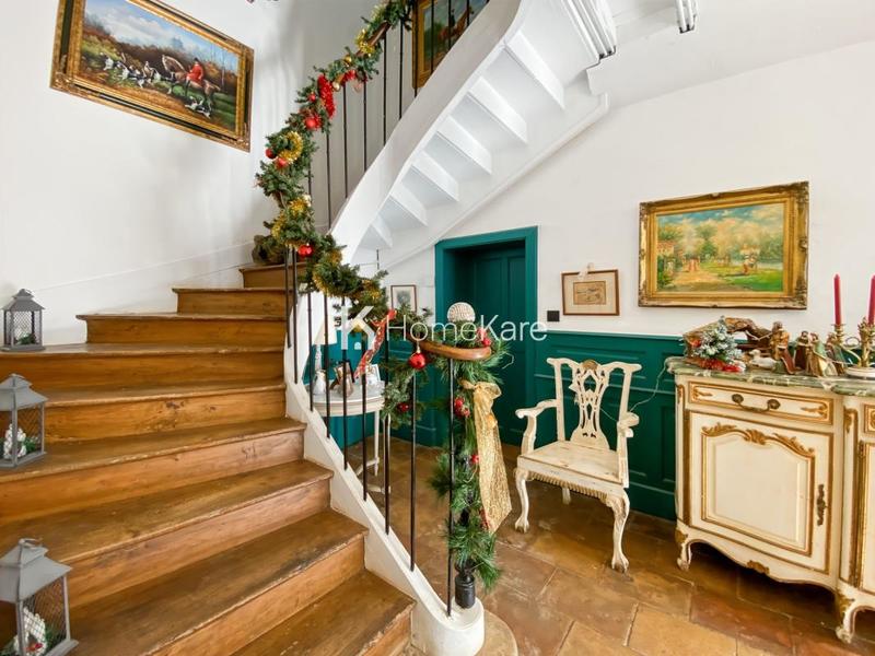 Maison de maîtres - 300 m² - 8 pièces