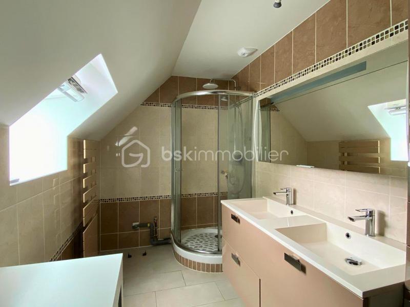 Maison - 93 m² - 5 pièces