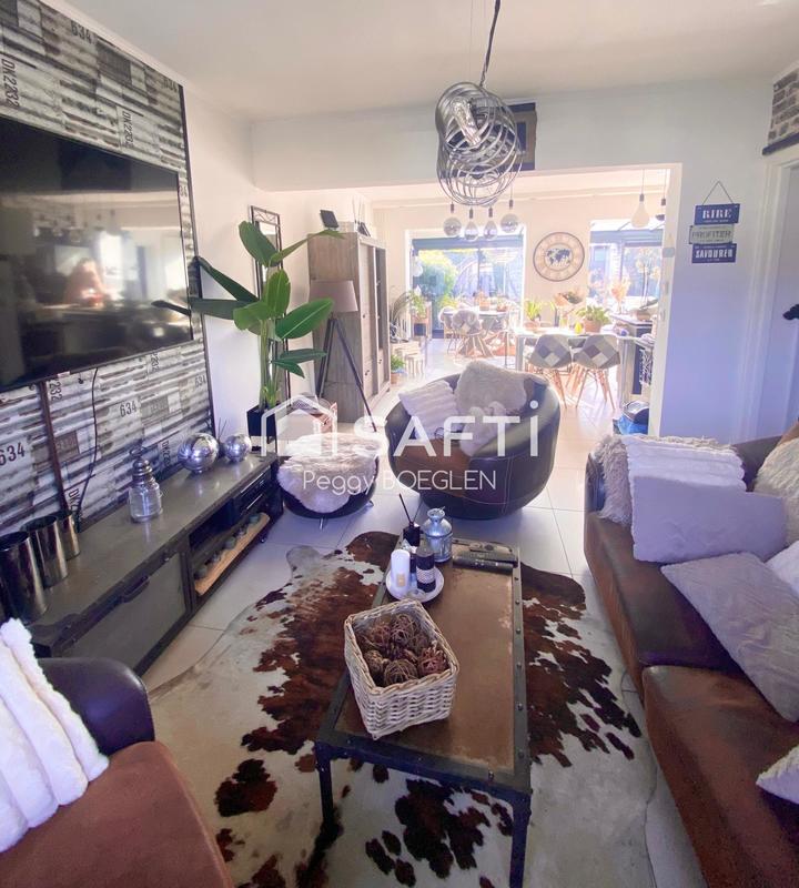 Maison - 99 m² - 8 pièces