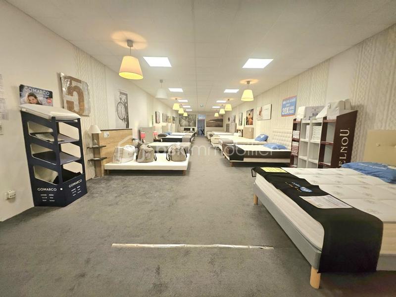 Local d'activité / Entrepôt - 1 930 m² - 5 pièces