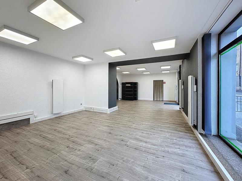Local commercial - 111 m² - 5 pièces