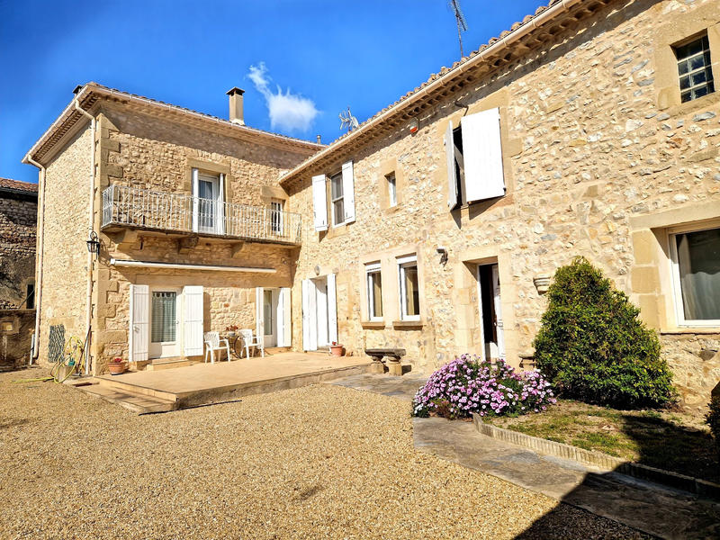 Maison - 221 m² - 8 pièces