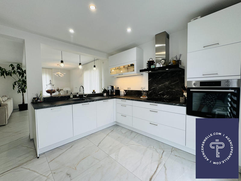 Maison - 99 m² - 4 pièces