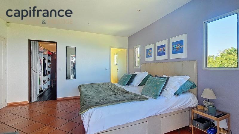 Villa - 215 m² - 8 pièces