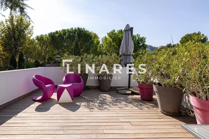 Villa - 252 m² - 6 pièces