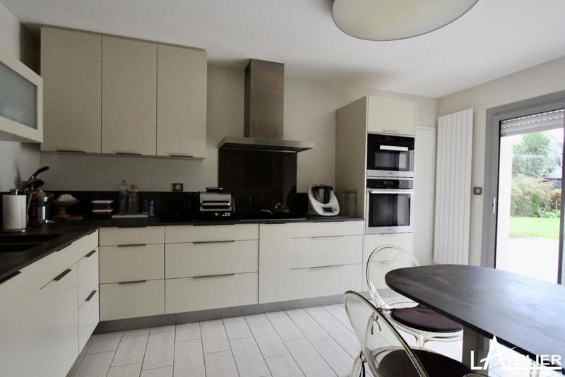 Demeure - 233 m² - 9 pièces