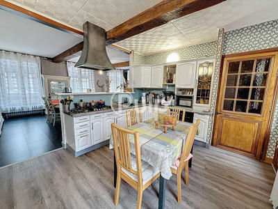 Maison - 210 m² - 10 pièces