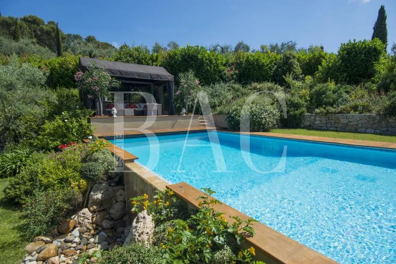 Villa - 402 m² - 12 pièces