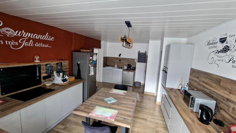 Maison - 280 m² - 9 pièces