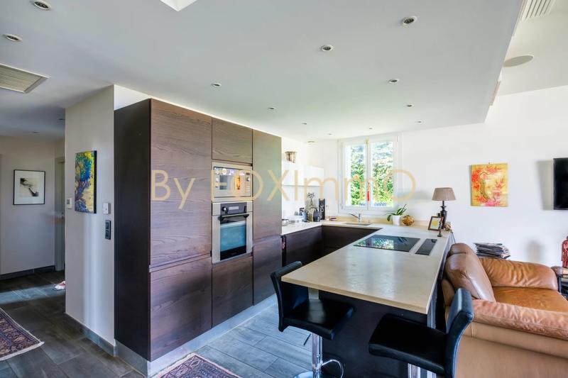 Maison - 230 m² - 8 pièces