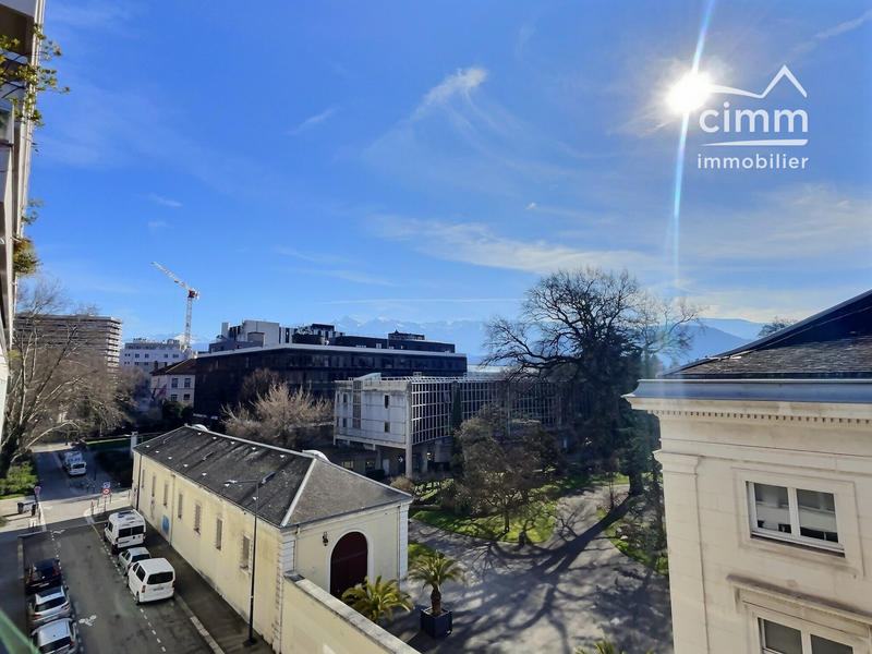 Appartement - 70 m² - 3 pièces