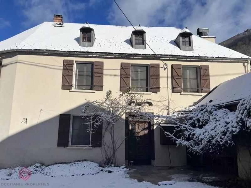 Propriété - 167 m² - 9 pièces